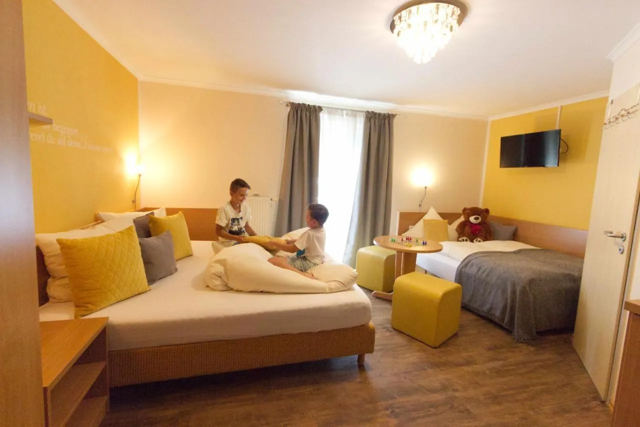 Gaestehaus Zehmerhof Bei Erding Walpertskirchen 0*,  Németország